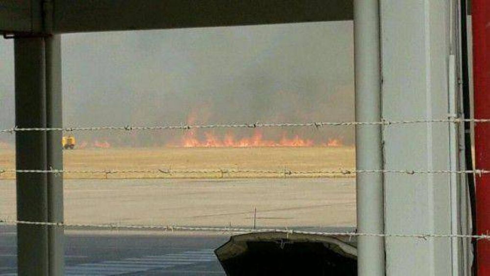 Infierno tucumano: calor, incendios, cortes de luz y el aeropuerto cerrado