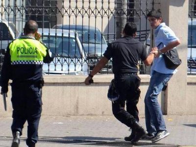 Andhes denunci� violencia institucional de la polic�a