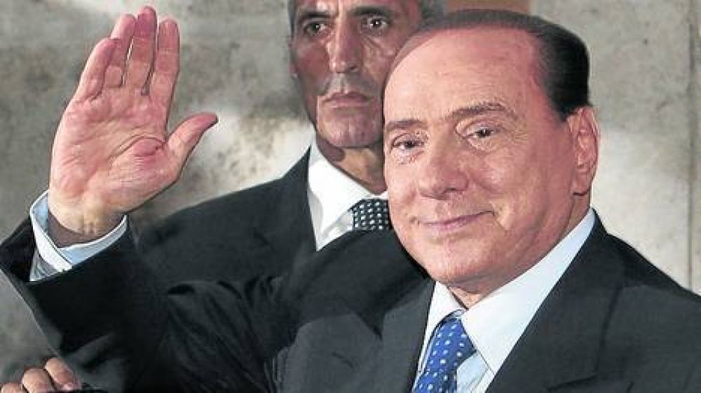El Senado debate expulsar a Berlusconi y �l amenaza con hacer caer al gobierno