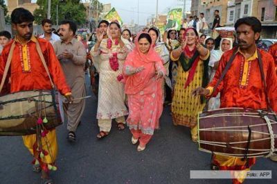 Asumi� el nuevo presidente de Pakist�n en la primera transici�n civil de su historia