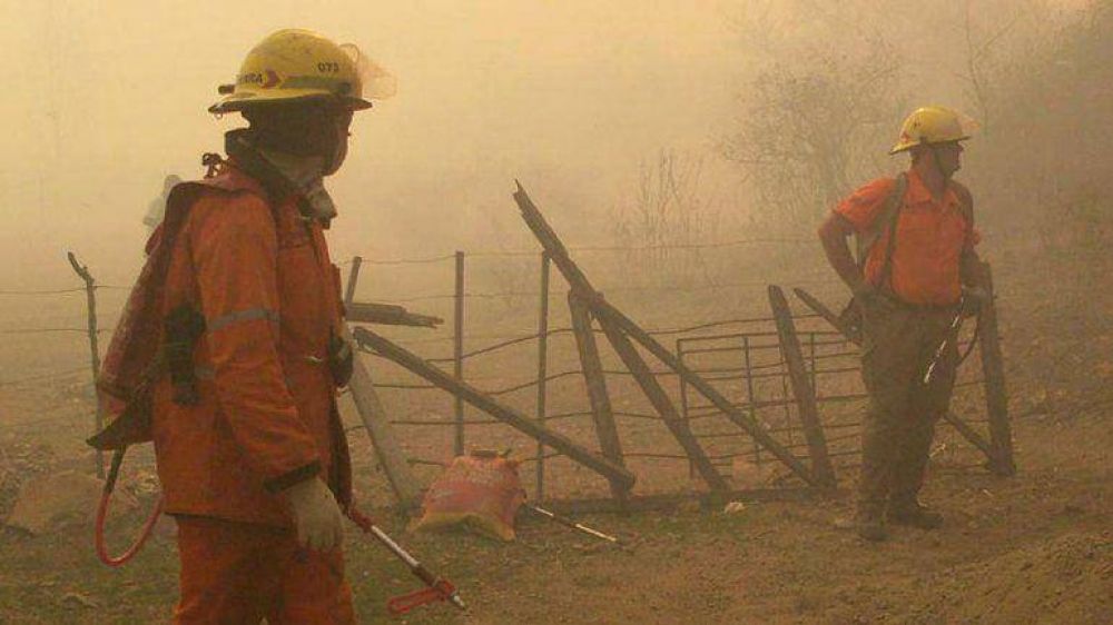 El fuego est� fuera de control en C�rdoba y Cristina Kirchner se comunic� con De la Sota