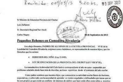 LOS PADRES DE COMODORO LEVANTAR�AN UNA �CARPA DE LOS NI�OS REHENES DE LA EDUCACI�N�