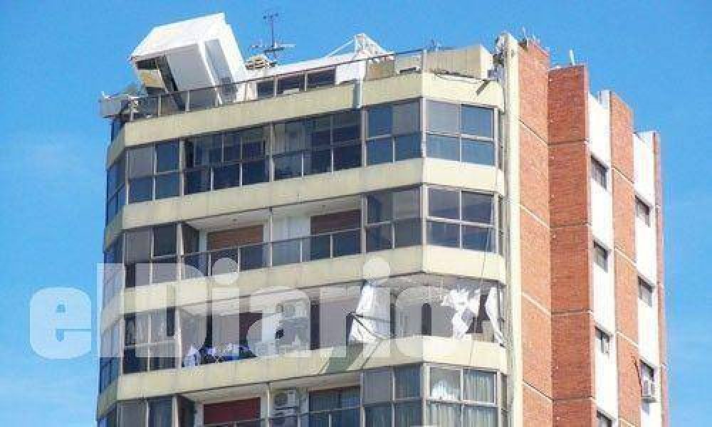 Cay� diez pisos una torre de telefon�a