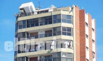 Cay� diez pisos una torre de telefon�a