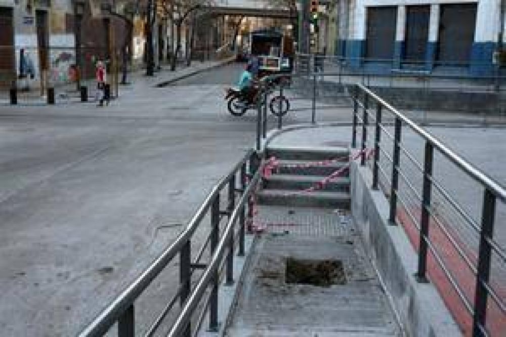 Quitaron los postes en la rampa de La Boca