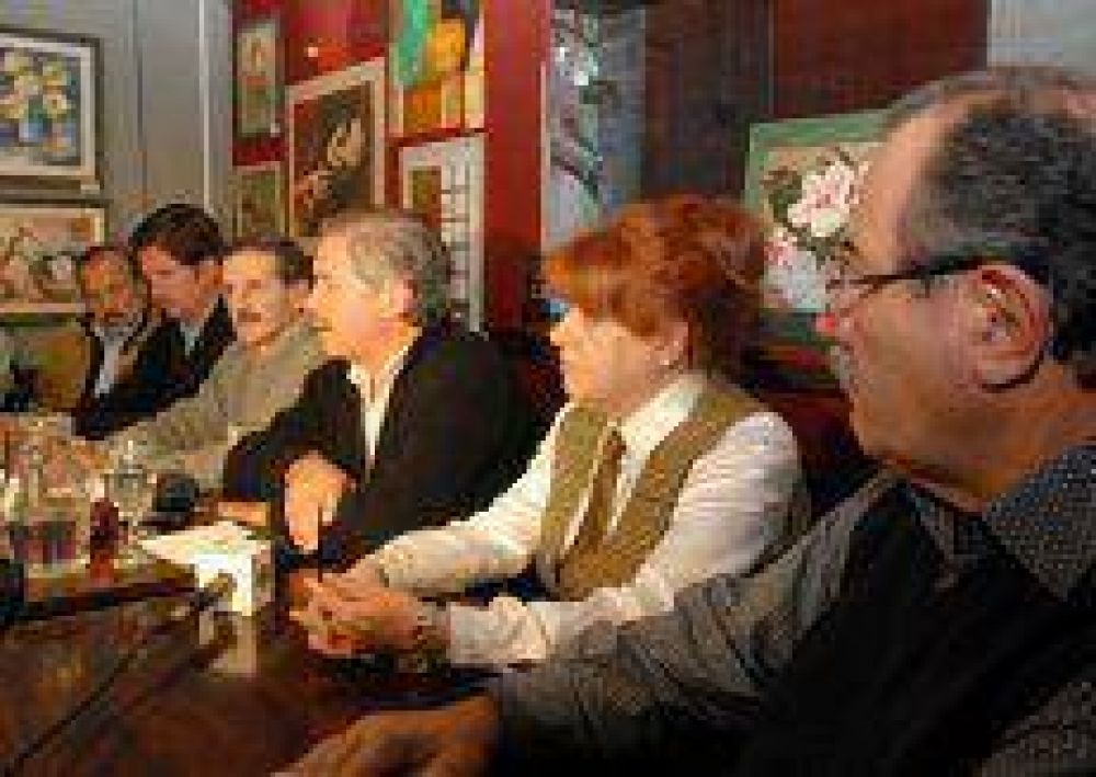 Para Sol�, Scioli "habla de publicidad" y no de "hechos concretos" para la provincia