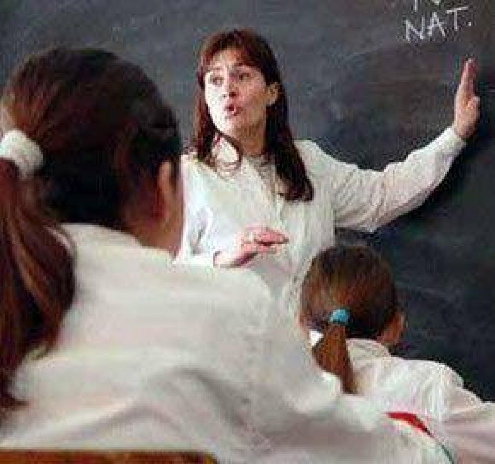 Nada para celebrar. Cientos de docentes con problemas de cobro