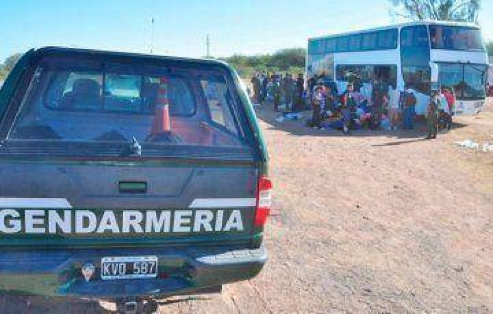 Robo a tour de chaque�os: aseguran que los falsos gendarmes se quedaron con $ 700.000