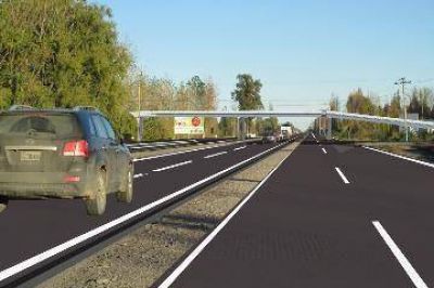 Roca present� su proyecto de la autopista