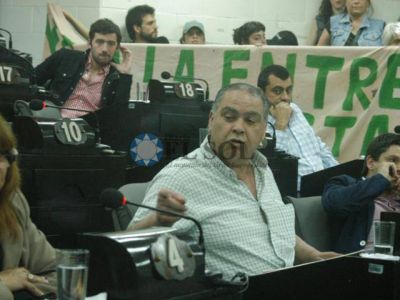 Pol�mica por solicitud de interpelaci�n