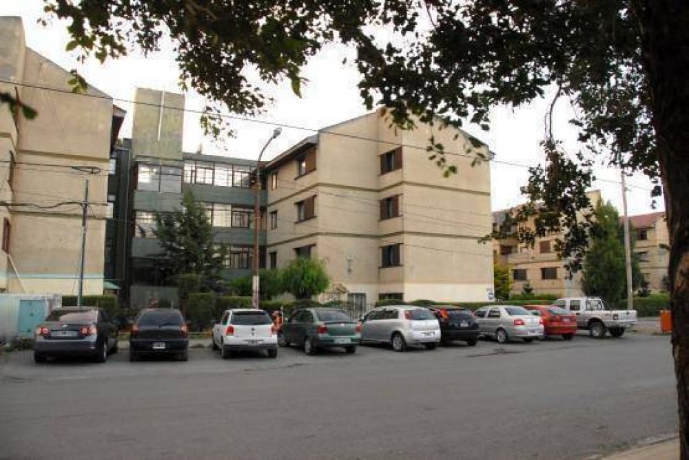Queja de vecinos de los 400 Departamentos por falta de agua