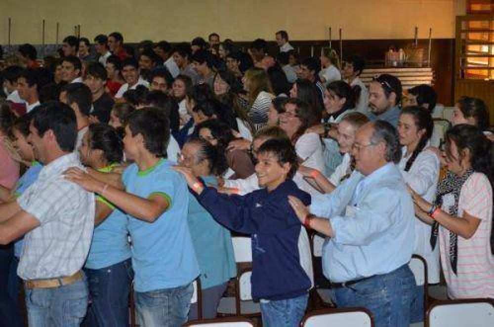 Alumnos, docentes y directivos participaron de la jornada �Mi escuela mira al futuro� en San Pedro