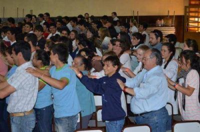 Alumnos, docentes y directivos participaron de la jornada �Mi escuela mira al futuro� en San Pedro