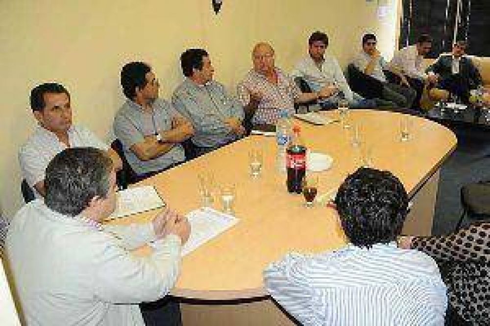 Gremios y patronal firmaron acta en la Secretar�a del Trabajo por el D�a del Empleado de Comercio