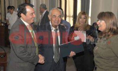 Reconocen la labor de docentes locales