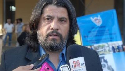 El ministro de Educaci�n defendi� la decisi�n de intervenir los IES