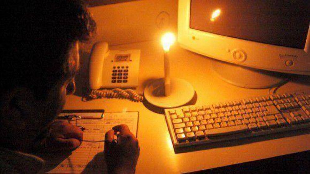 Los incendios dejaron sin luz a miles de familias