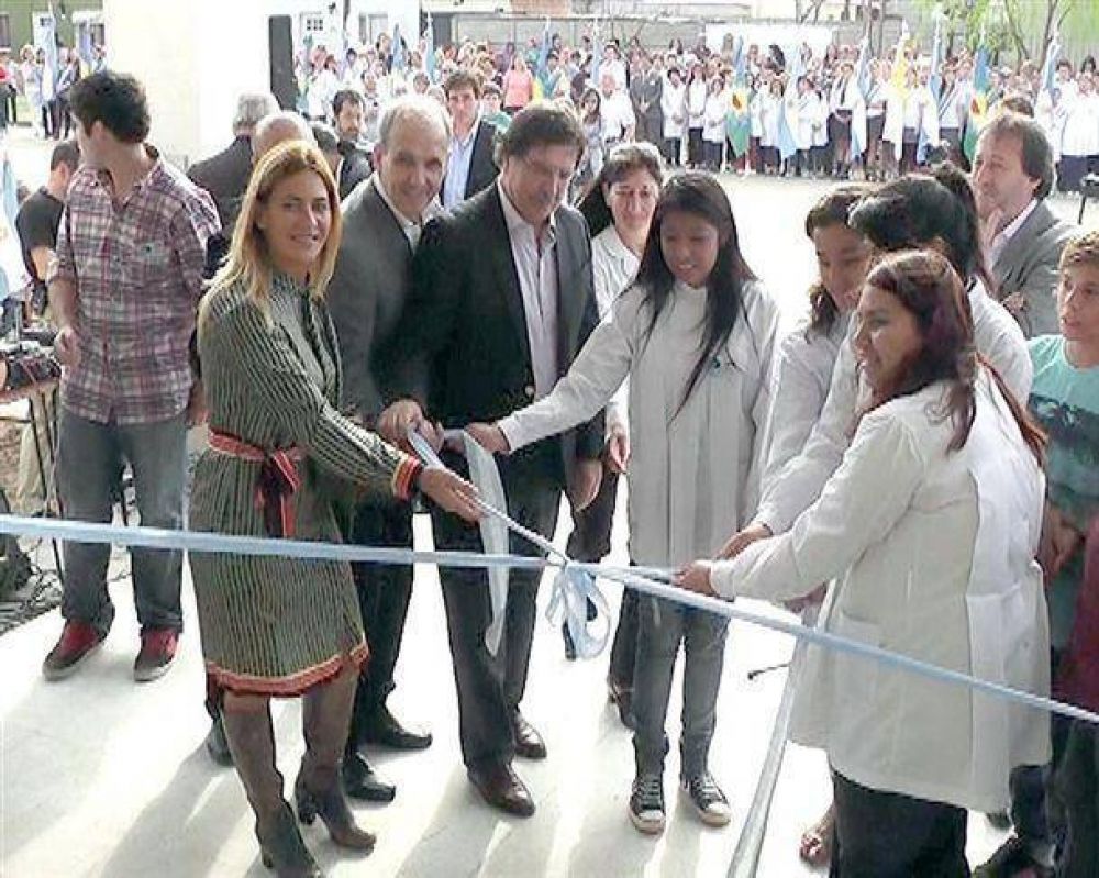 Emotivo acto inaugural del nuevo edificio donde comenzar� a funcionar la Escuela 5