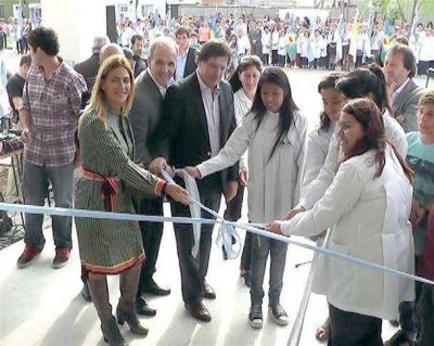 Emotivo acto inaugural del nuevo edificio donde comenzar� a funcionar la Escuela 5