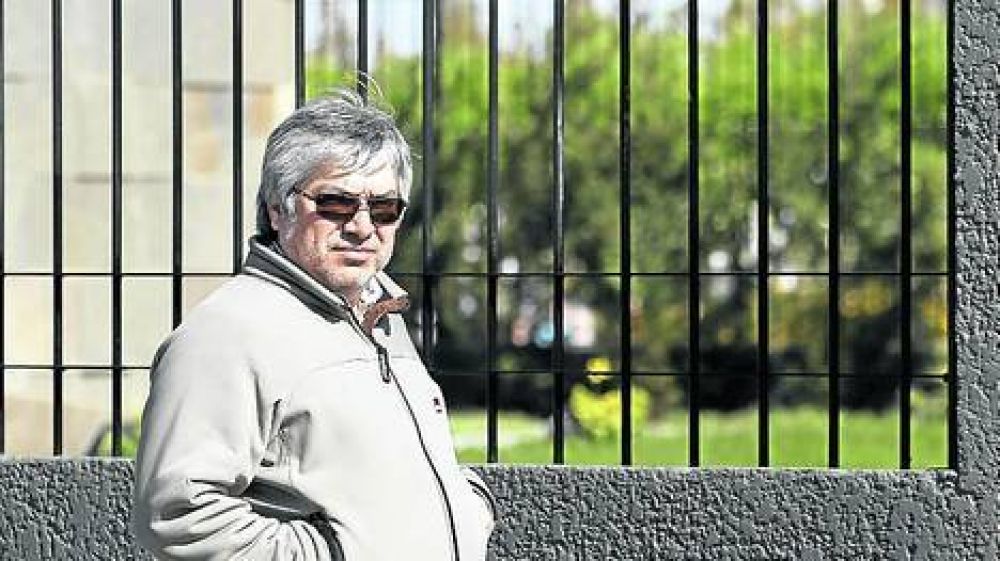 L�zaro B�ez se defendi� de una denuncia y carg� contra Marc� del Pont