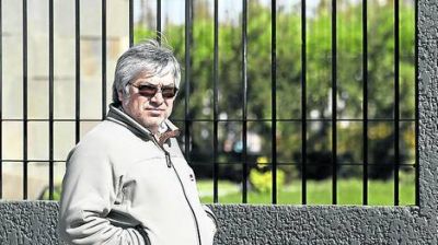 L�zaro B�ez se defendi� de una denuncia y carg� contra Marc� del Pont