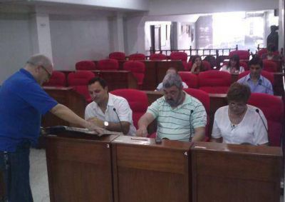 Con voz y sin voto