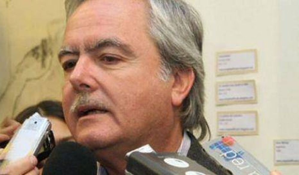 Pinedo cruz� duro a Carri�