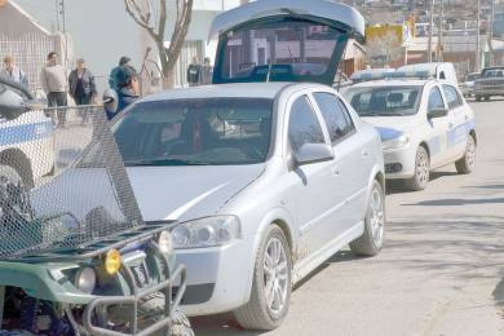 Tres conocidos individuos detenidos luego de un asalto