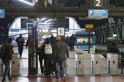 S�lo seis de cada cien pasajeros de los trenes pagan su boleto