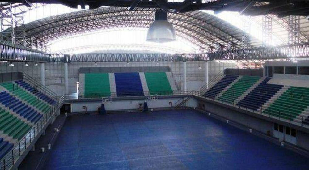 S�enz Pe�a se prepara para la inauguraci�n del estadio Arena Uncaus