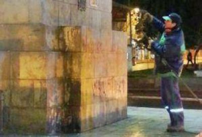 El monumento a San Mart�n fue aseado por 10� vez