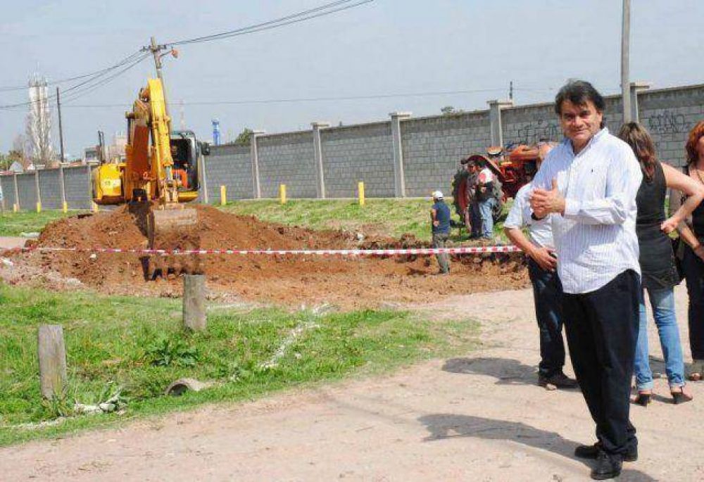 Guti�rrez recorri� obras de pavimento en Quilmes Oeste y Solano 