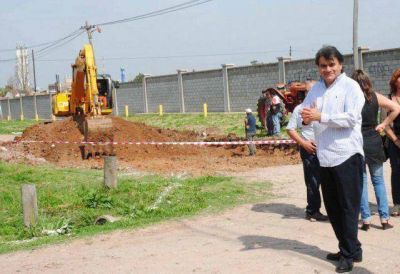Guti�rrez recorri� obras de pavimento en Quilmes Oeste y Solano 