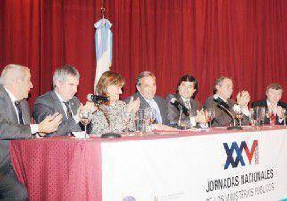 Sapag defendi� la actividad petrolera no convencional 
