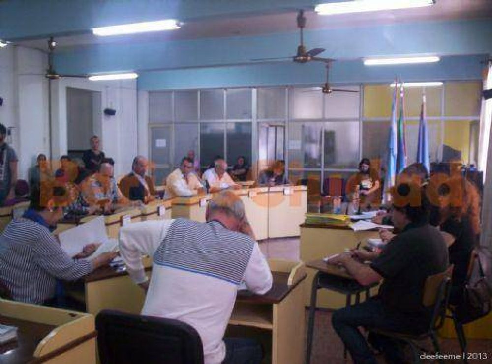 Enardecido debate porque Slezack pidi� a los vecinos de Villa Arg�ello que compraran focos para las calles