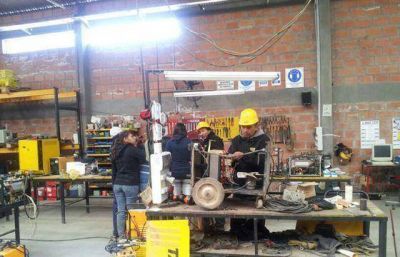 Estudiantes salte�os recorrieron f�bricas del Parque Industrial de Salta