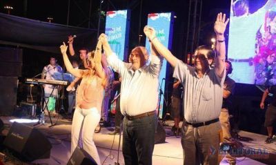 Multitudinario acto de ECO con cumbia y una arenga de Colombi a la �libertad�