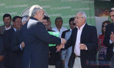 Entregaron veh�culos y equipamiento a 32 municipios por 8 millones de pesos