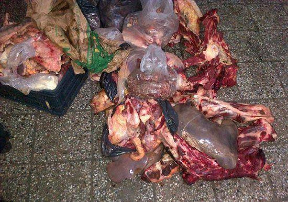 Clausuran carnicer�a y decomisan carne en mal estado