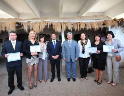 Premiaron a los seis "Docentes del A�o" con un viaje a Londres