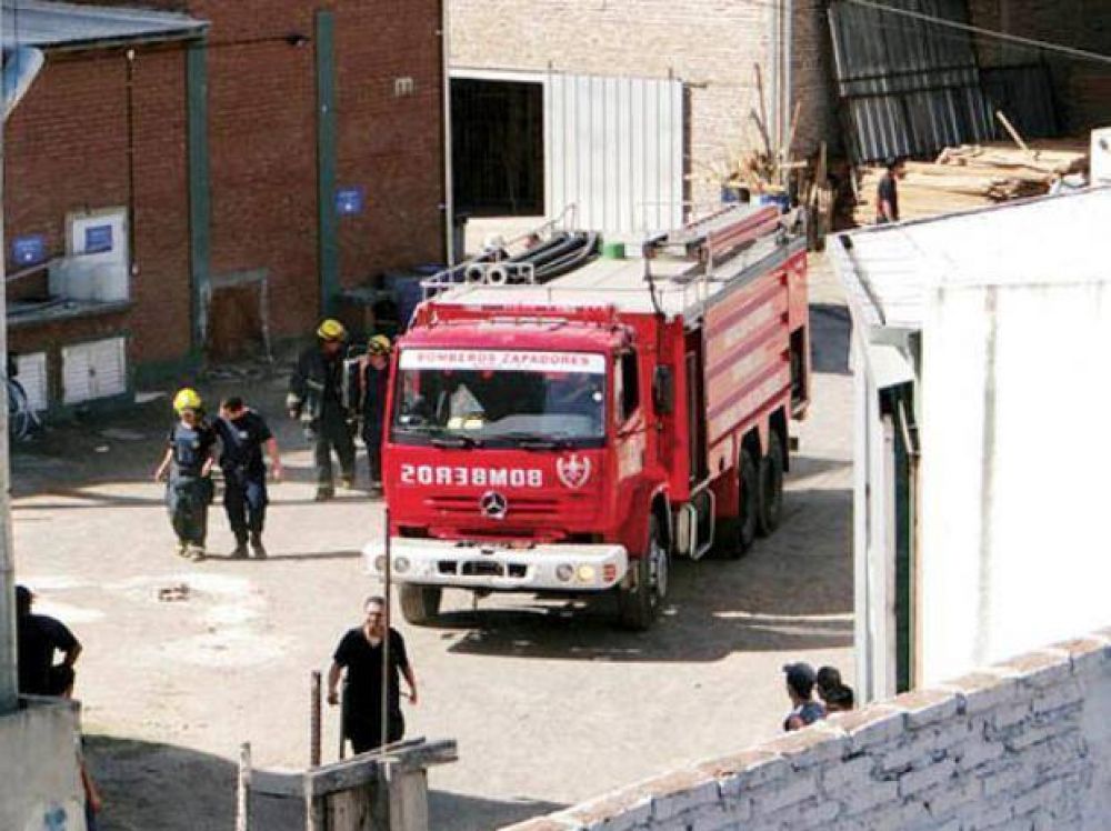 El operario que muri� en el incendio de la colchoner�a trabajaba en negro y sin ART