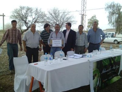 Entregaron semillas a productores meloneros de Sarmiento