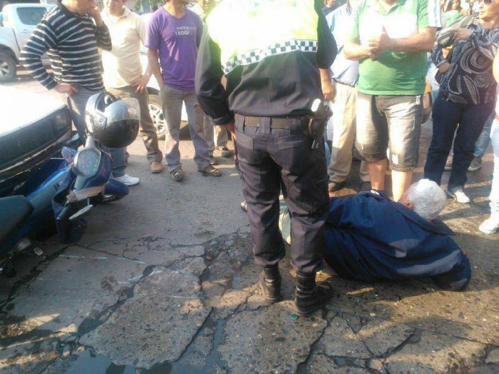 Concepci�n: un motocilista result� herido tras chocar con un auto