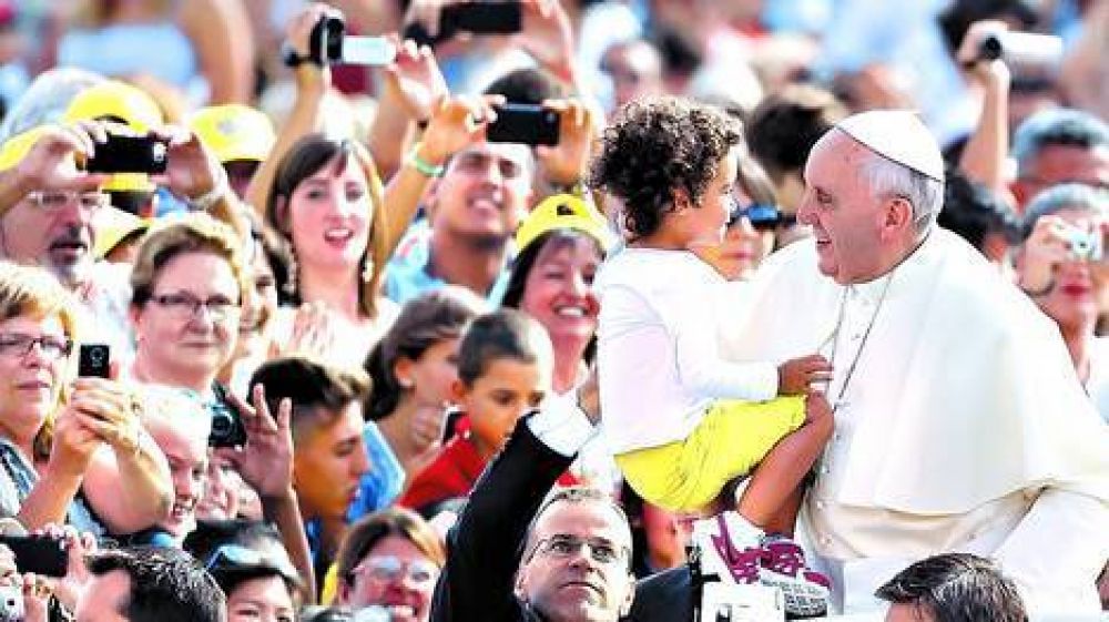 �No tiene sentido decir �creo en Dios y no creo en la Iglesia��, dijo el Papa