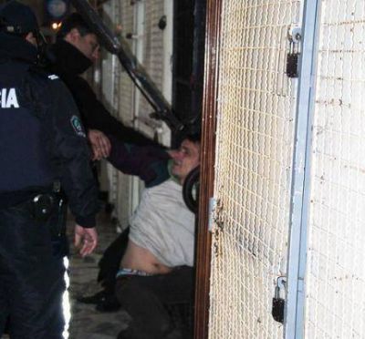 En r�pido accionar la Polic�a detuvo a un delincuente que rompi� una reja e intent� robar en �Tequila�