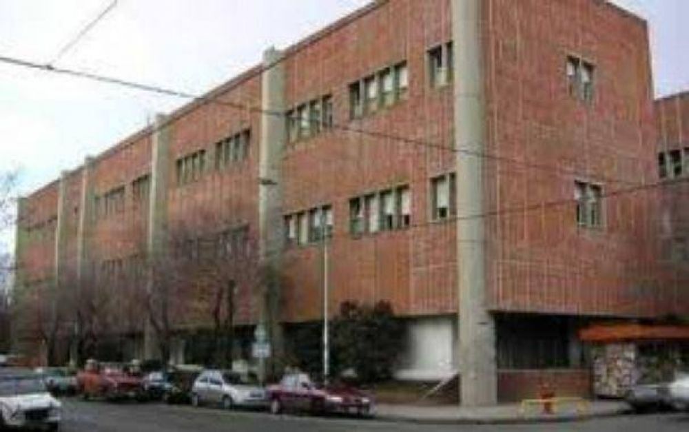 Golpea a su hija de dos a�os y enfrenta a la polic�a: detenido