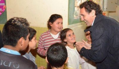Katopodis recorri� las obras realizadas en la E.S.B N� 53 de Jos� Le�n Su�rez