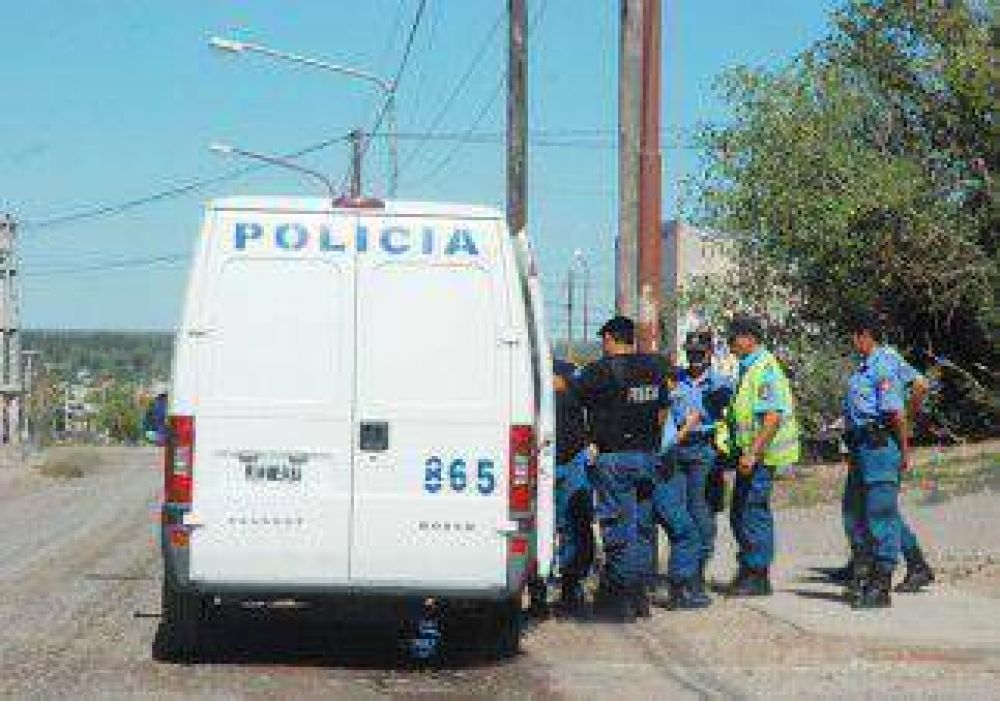 Polic�as resultaron heridos en dos ataques con piedras 