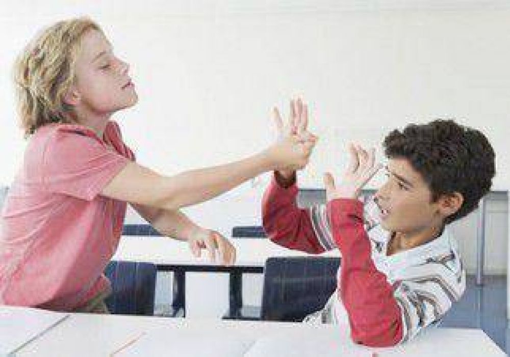 Aprueban ley para prevenir bullying en las escuelas 
