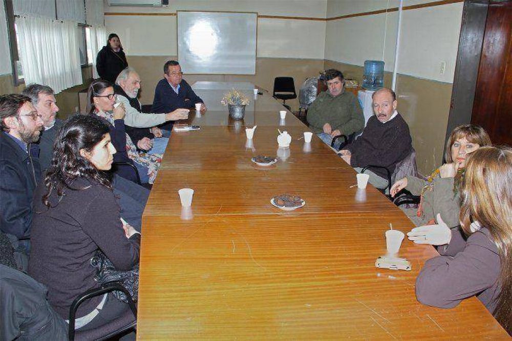 El Intendente Inza entreg� un importante subsidio a la UNICEN